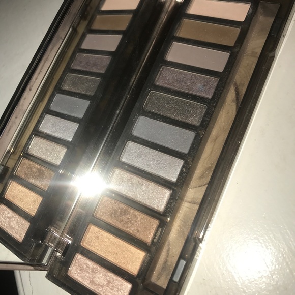 Urban Decay smokey palette - Picture 1 of 2